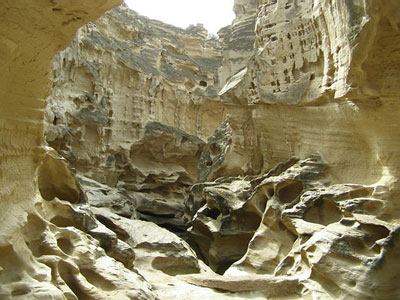 دره چاهکوه از نقاط دیدنی استان هرمزگان، دره چاهکوه در جزیره قشم, جاهای دیدنی جزیره قشم
