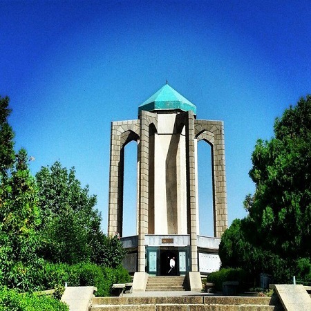 آرامگاه بابا طاهر عریان آثار تاریخی و باستانی همدان, آرامگاه های مشهور همدان, موزه های برجسته همدان