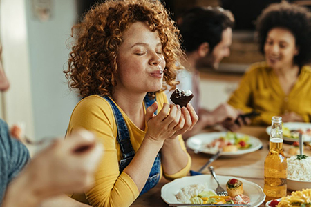 تمرین غذا خوردن آگاهانه خوردن آگاهانه چیست, فواید خوردن آگاهانه, تمرین خوردن آگاهانه