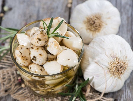 طرز تهیه سیر ترشی سفید مرواریدی , مواد لازم سیر ترشی سفید , سیرترشی سفید با طعم آویشن