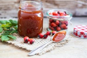 خواص مربا میوه گل نسترن, عوارض گل نسترن, مربای خوشمزه و مقوی