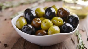 شیرین كردن زیتون به روش سنتی,شیرین کردن زیتون,طرز شیرین كردن زیتون با سود