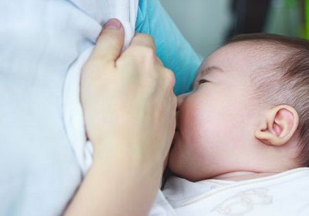 تغذیه نوزاد با شیر خشک, مقدار شیر خشک مورد نیاز نوزاد, چه مقدار شیر به نوزاد باید بدهم