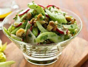 طرز تهیه سالاد کرفس,نحوه درست کردن سالاد کرفس