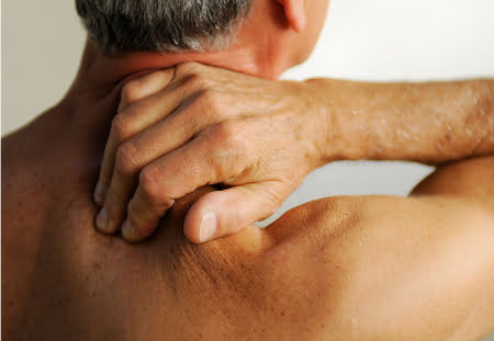 ماساژ گردن و شانه برای رفع گرفتگی