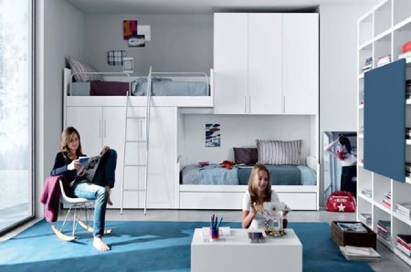 همکاری با نوجوان در مرتب کردن اتاقش