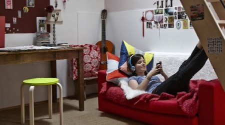 همکاری با نوجوان در مرتب کردن اتاقش