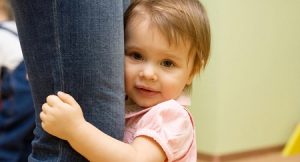ترس کودک از غریبه‌ها, احساس غریبی کردن کودک, هوش و غریبی کردن در نوزادن