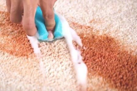 روشهای پاک کردن لکههای ضد آفتاب از روی فرش روشهای پاک کردن لکههای ضد آفتاب از روی فرش