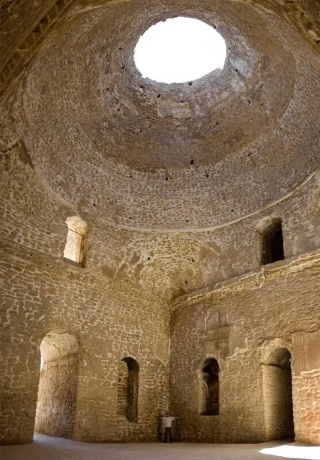 معماری کاخ اردشیر بابکان