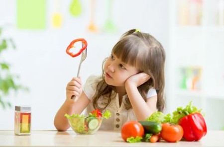 وعدههای غذایی کودکتان را به میدان جنگ تبدیل نکنید وعدههای غذایی کودکتان را به میدان جنگ تبدیل نکنید