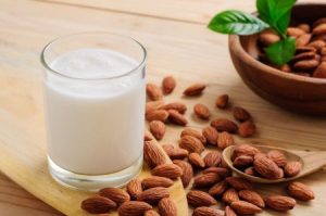 جایگزین های شیره بادام برای نوزاد