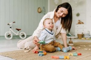 هم‌بازی شدن با کودک