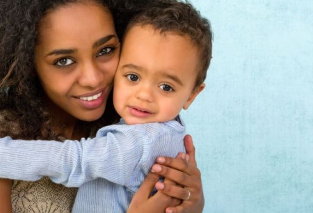 مراحل مختلف ترس کودک از غریبهها مراحل مختلف ترس کودک از غریبهها