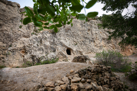 معماری صخرهای در ایران تاریخچه غار سنگی, خالق غار سنگی حسین کوهکن