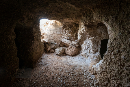 فرهاد دوم تاریخچه غار سنگی, خالق غار سنگی حسین کوهکن