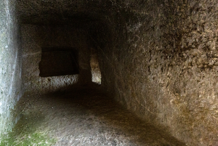 جاذبههای گردشگری اورامانات تاریخچه غار سنگی, خالق غار سنگی حسین کوهکن