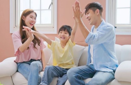 محبت و حمایت والدین محبت و حمایت والدین