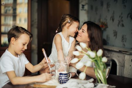 روش‌های ساده برای شاد نگه داشتن کودک
