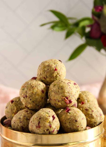 مراحل تهیه لادو پسته و جو دو سر