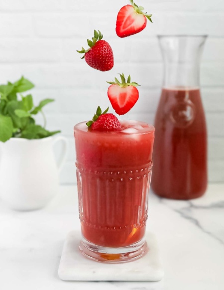 نکاتی برای تهیه لیموناد توت فرنگی آکای