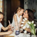 روش‌های ساده برای شاد نگه داشتن کودک