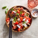 طرز درست کردن پاستا با بادمجان کبابی و گوجه فرنگی