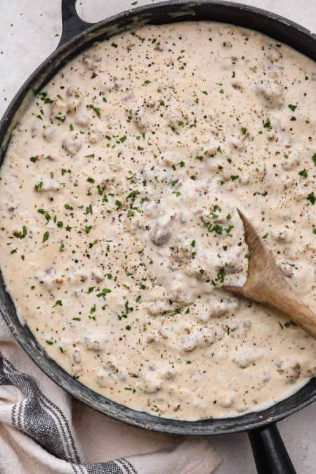 مراحل درست کردن سس گروی با گوشت