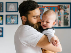 بغل کردن نوزاد